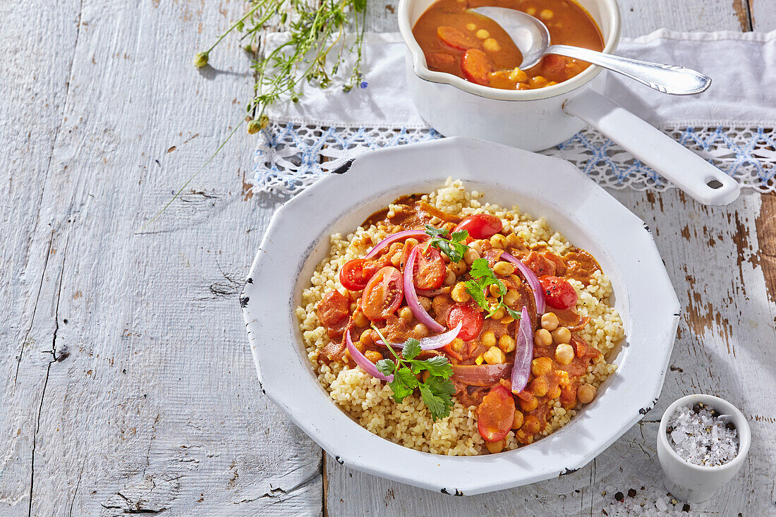 Tomato and chickpea curry with bulgur