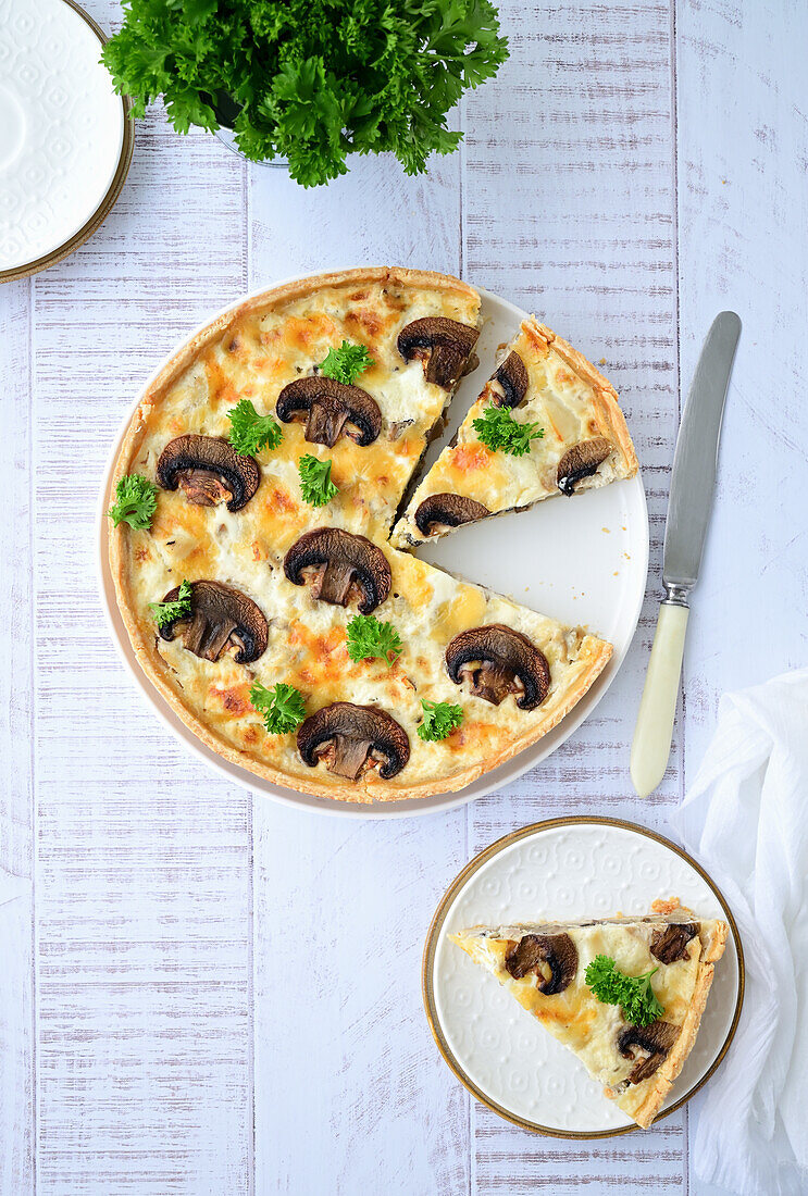 Chicken and mushroom quiche