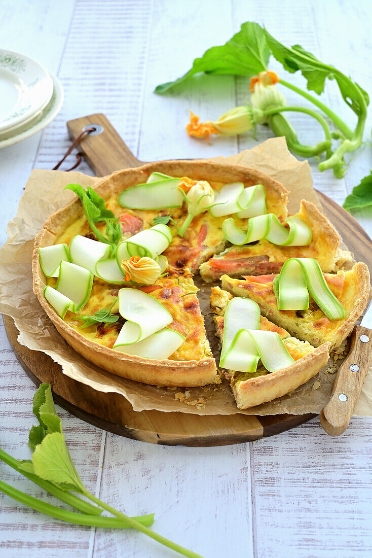 Tarte mit Lachs und Zucchiniblüten