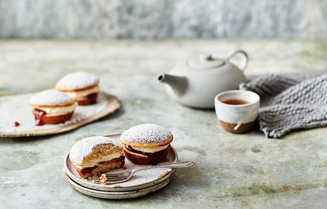 Victoria Sponge Cakes