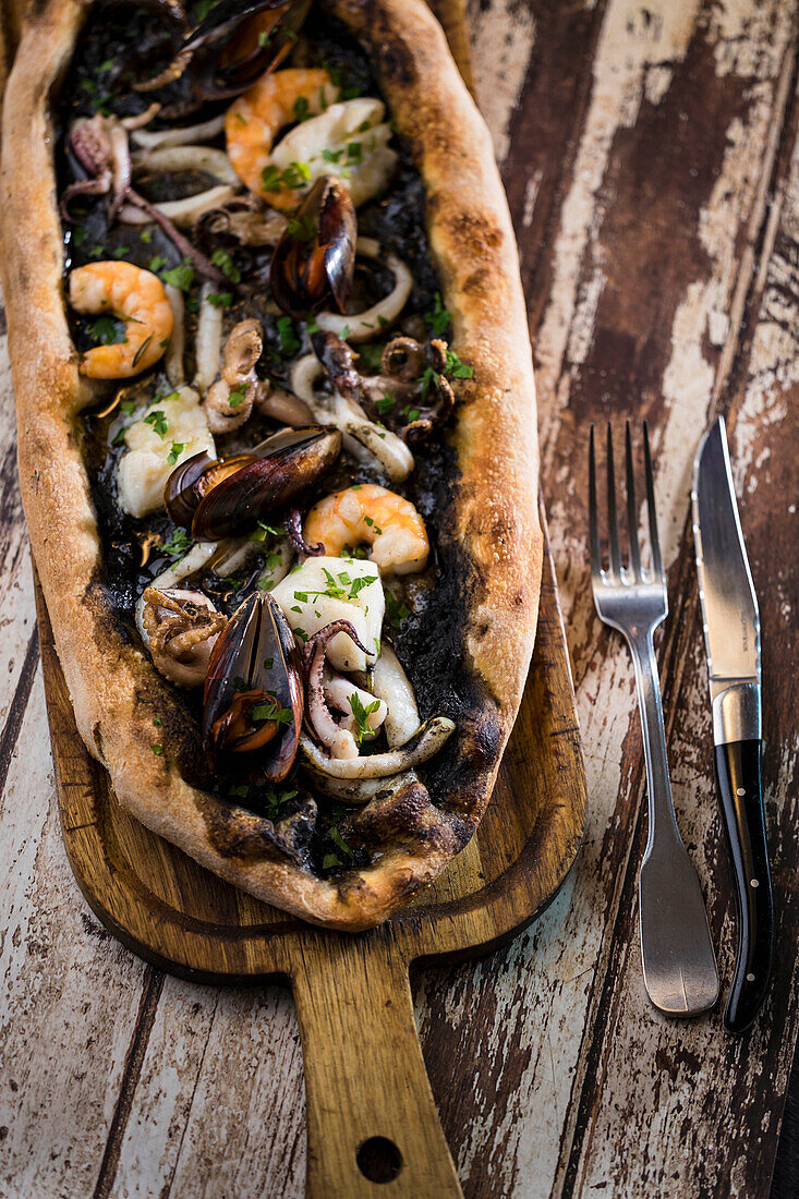 Oval Frutti di Mare pizza