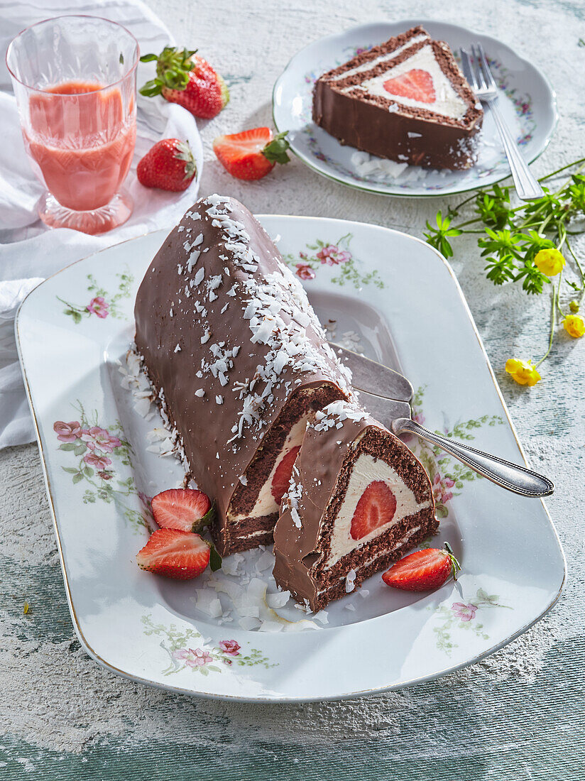 Cocoa cake with strawberries