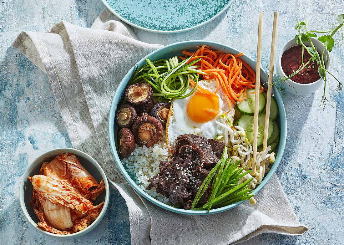 Bibimbap (Korean rice bowl)