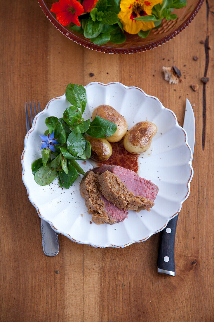 Beef fillet with crust, early potatoes and lamb's lettuce