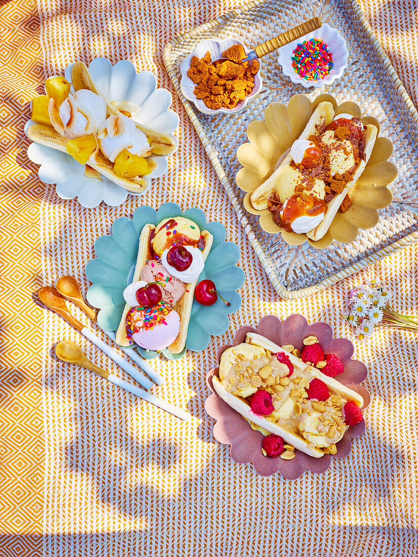 Classic banana splits with toppings