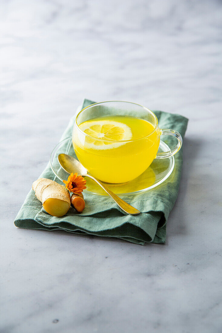 Kurkuma-Ingwer-Zitronen-Tee