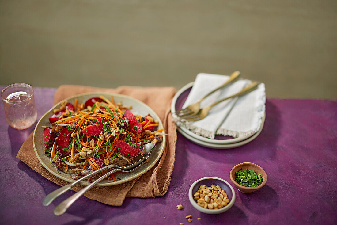 Duck salad with plums