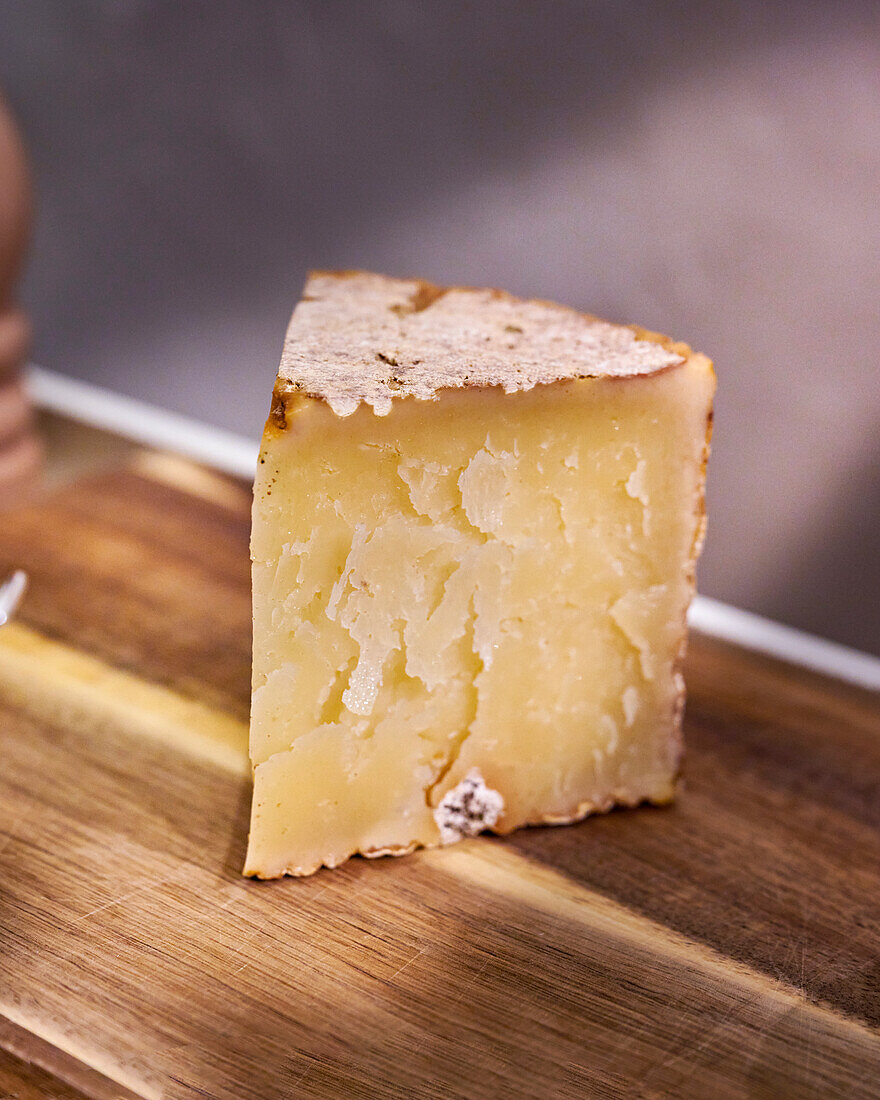 Ardi Gasna cheese from the summer pasture