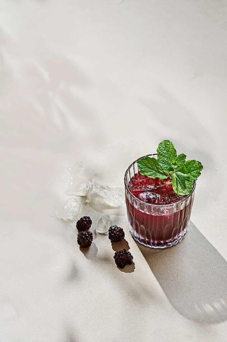 Mint julep with blackberries