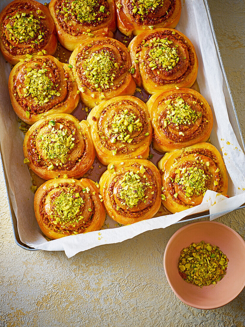 Sticky Baklava-Buns