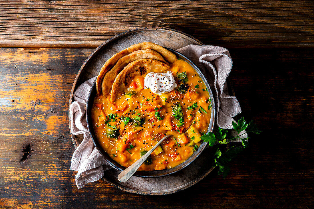 Ofencurry mit Fladenbrot