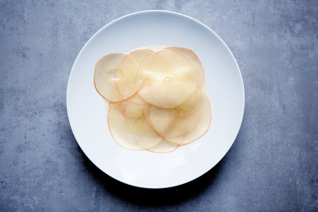 Hauchdünn geschnittene Apfelscheiben