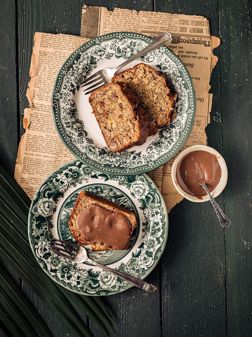 Banana and walnut bread with nut nougat cream