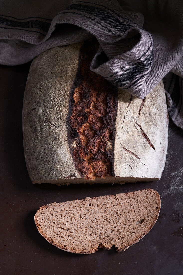 Rustikales Roggenbrot