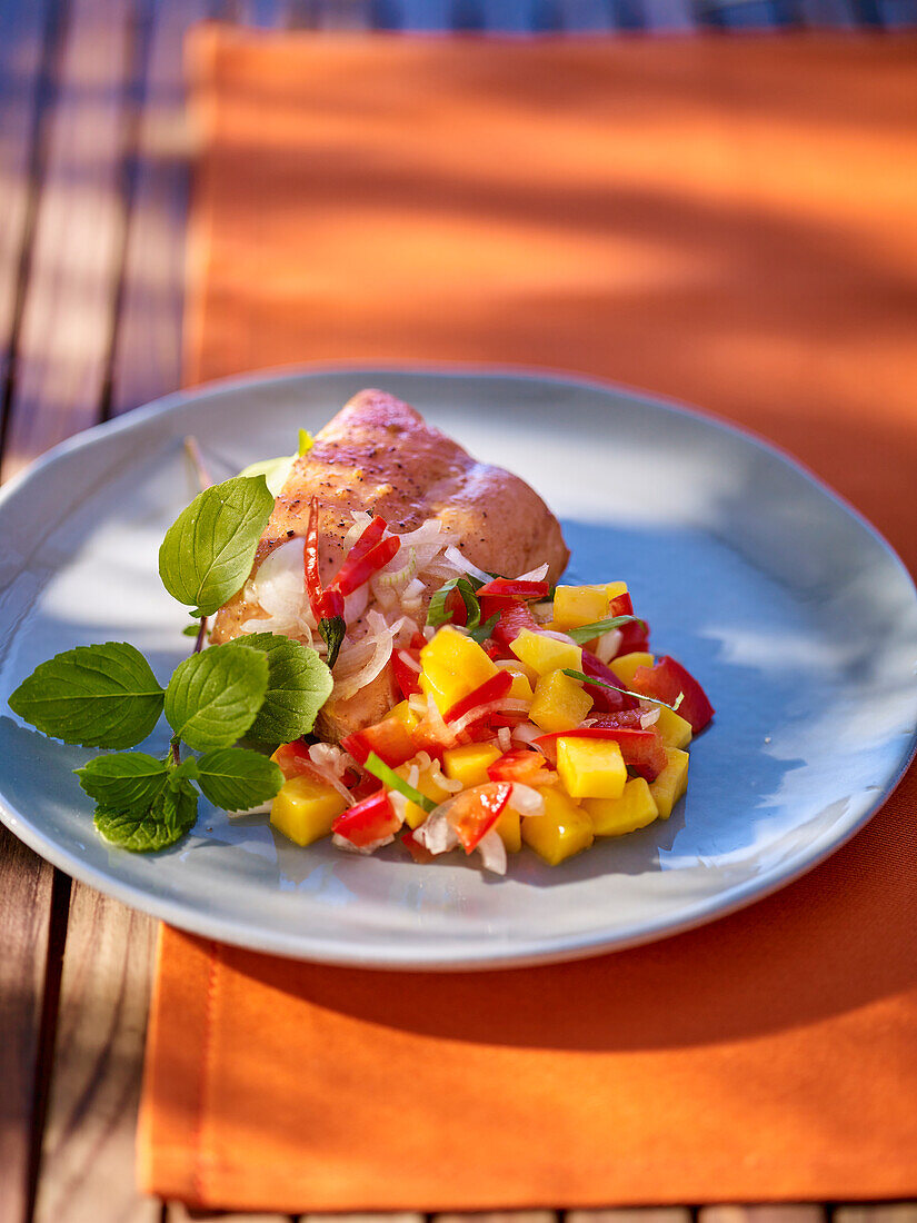 Salmon with fresh mango salad