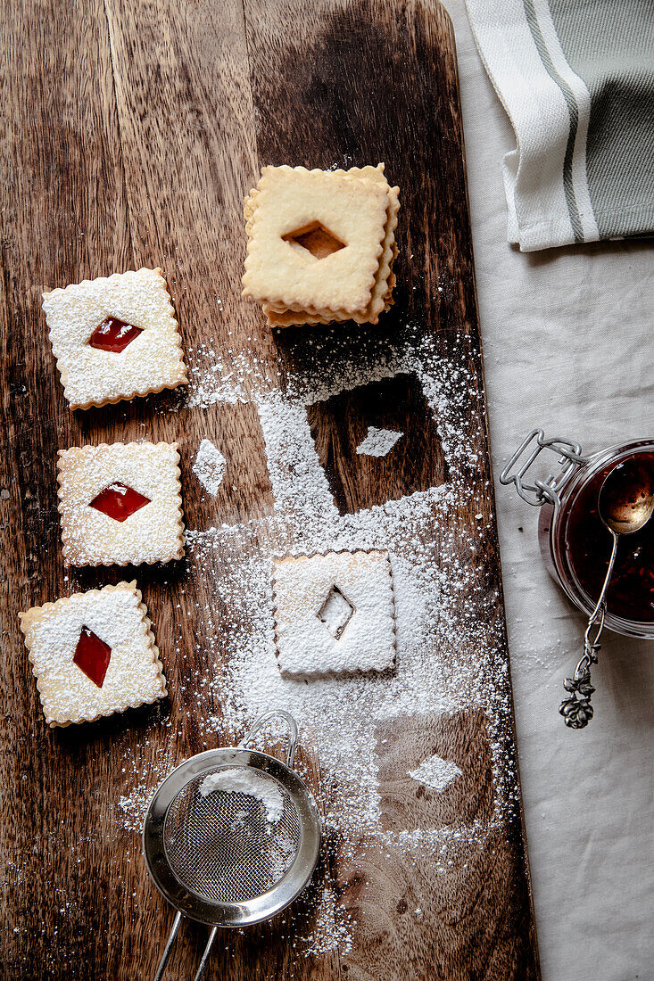 Linzer biscuits