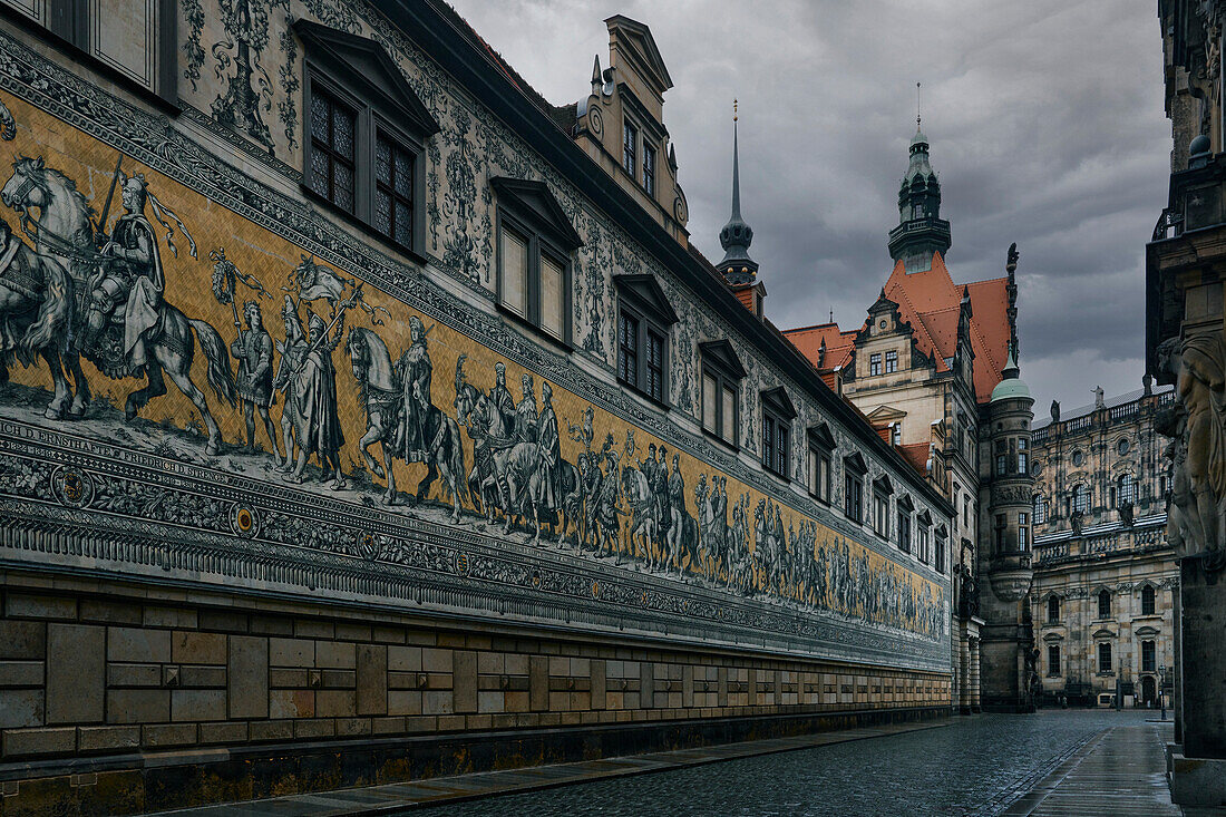 Wandgemälde Fürstenzug an langer Wand, Dresden, Deutschland