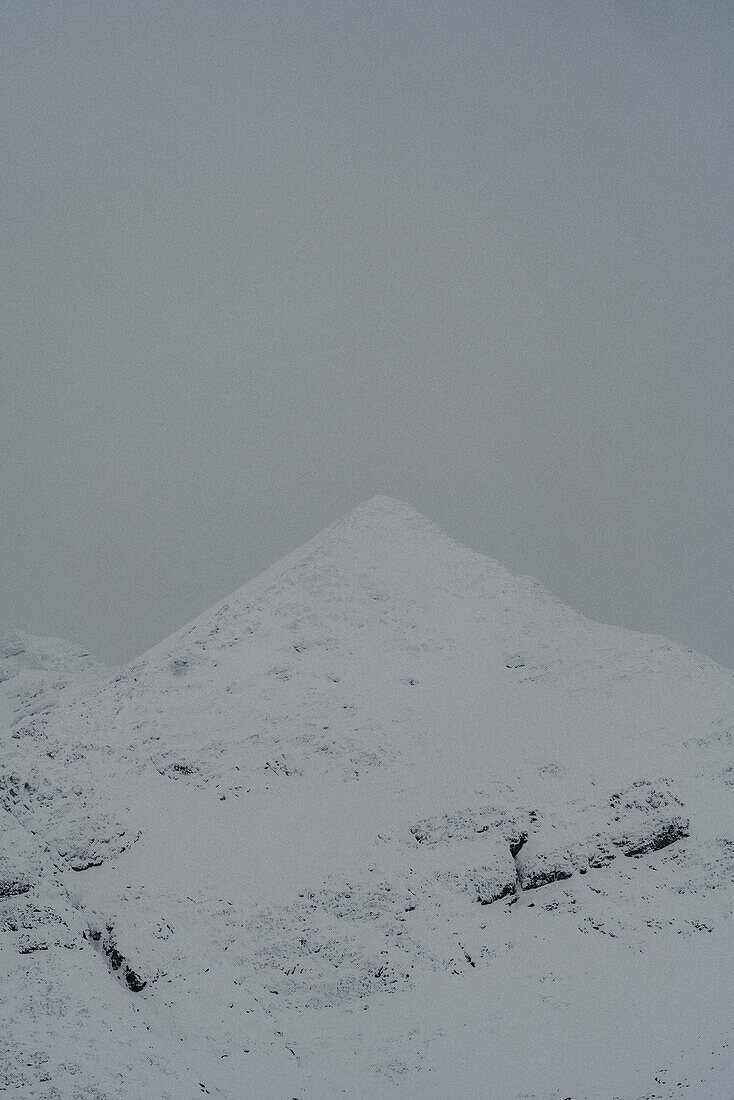 Schneebedeckter Berggipfel, Sligachan, Isle of Skye, Schottland