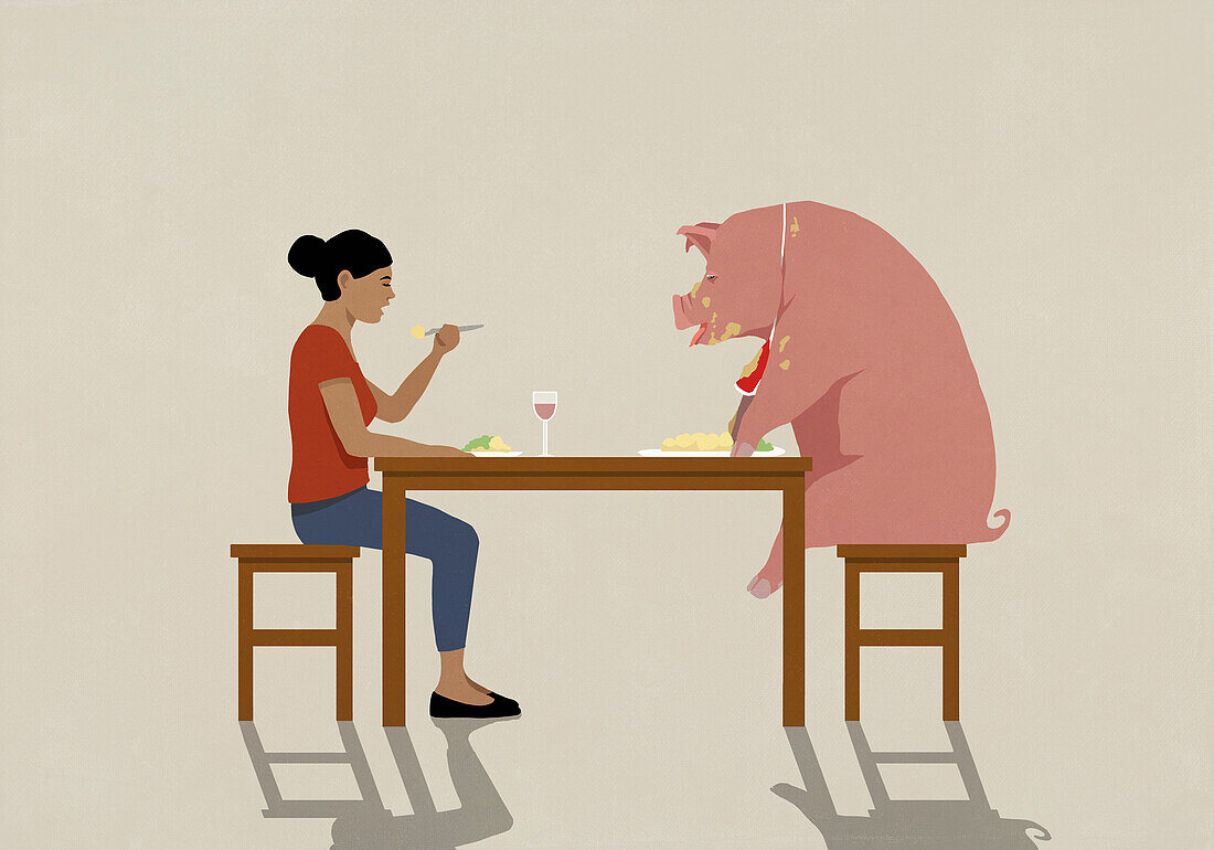Frau isst Abendessen mit unordentlichem Schwein am Esstisch