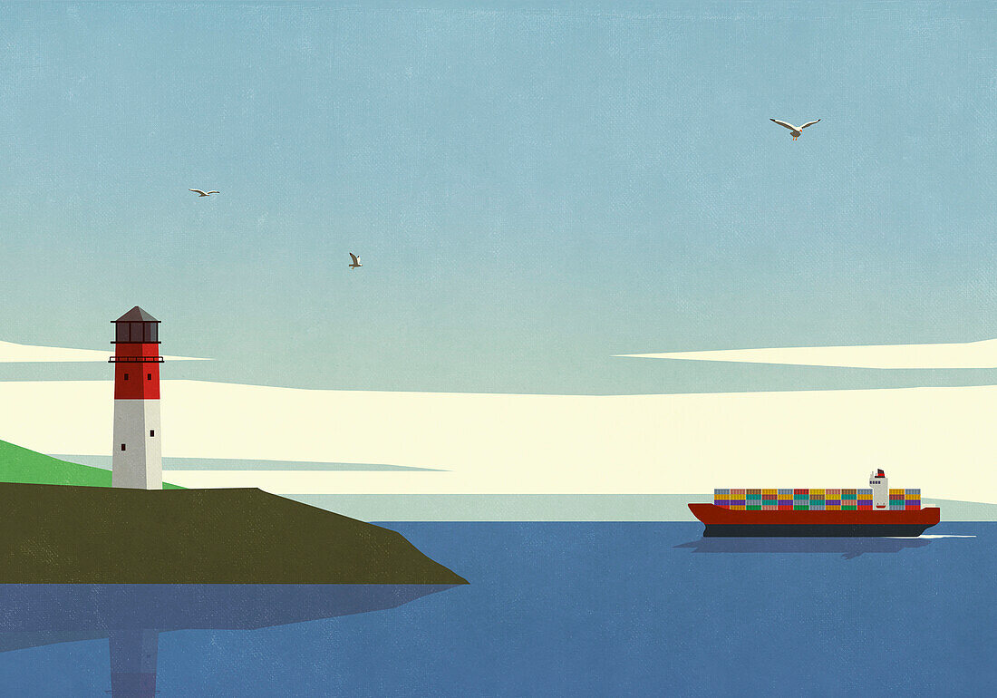Möwen fliegen über Leuchtturm und Frachtschiff auf ruhigem Meer