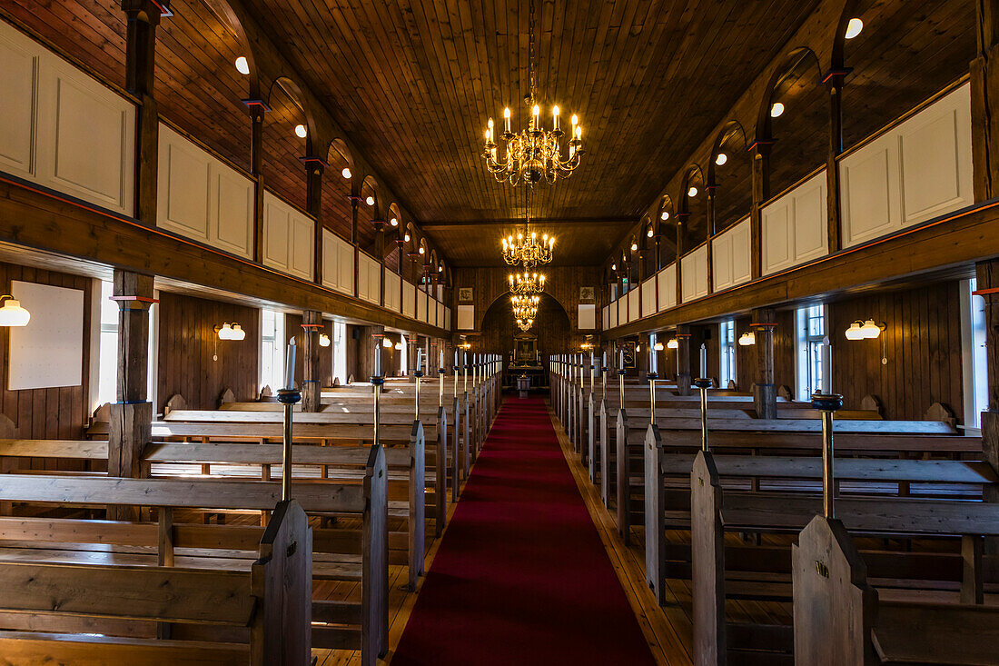 Das Innere der alten Kirche im Sisimiut Museum, gelegen in der bunten dänischen Stadt Sisimiut, Westgrönland, Polarregionen