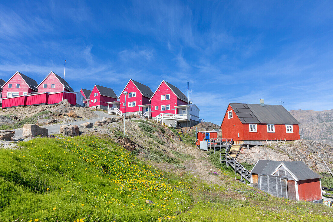 Die bunte dänische Stadt Sisimiut, Westgrönland, Polarregionen