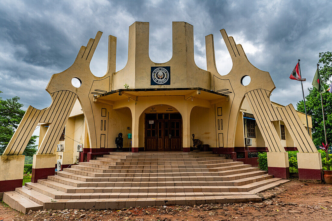 Architektur der 1970er Jahre an den Boali-Fällen (Chutes de Boali), Zentralafrikanische Republik, Afrika