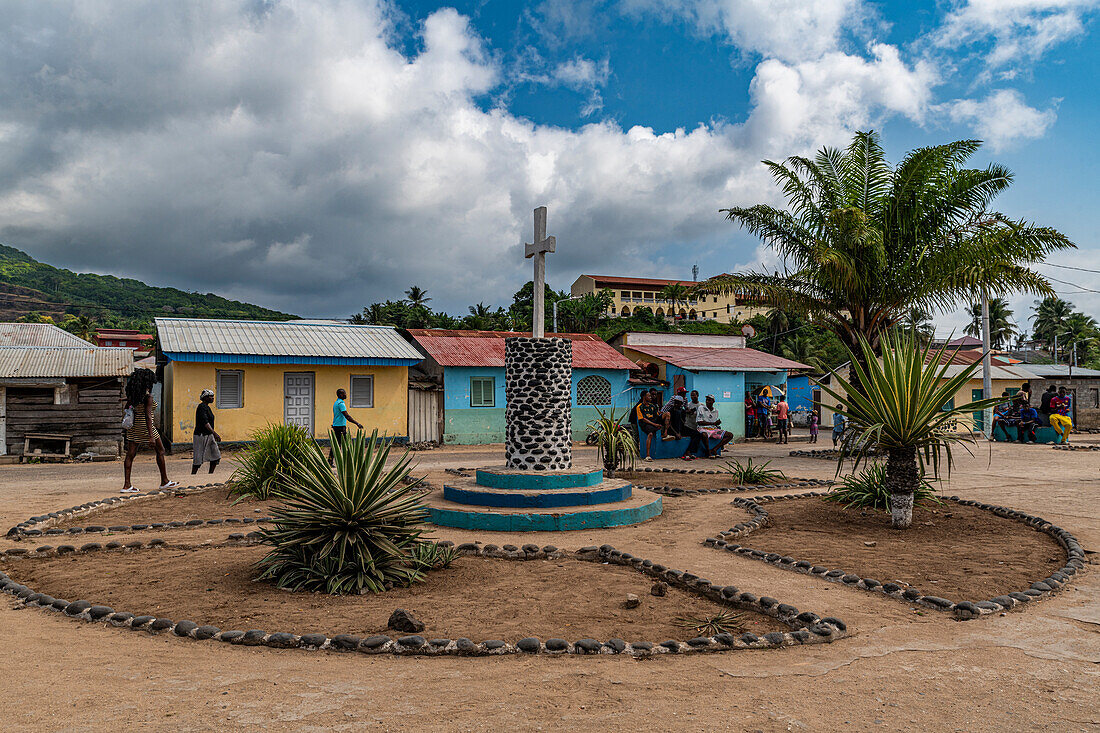 Dorfplatz des Dorfes San Antonio de Pale, Insel Annobon, Äquatorialguinea, Afrika