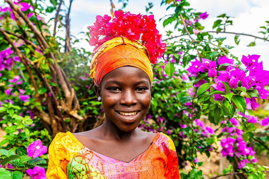 Freundliches Kapsiki-Stammesmädchen, Rhumsiki, Mandara-Gebirge, Provinz Fern-Nord, Kamerun, Afrika