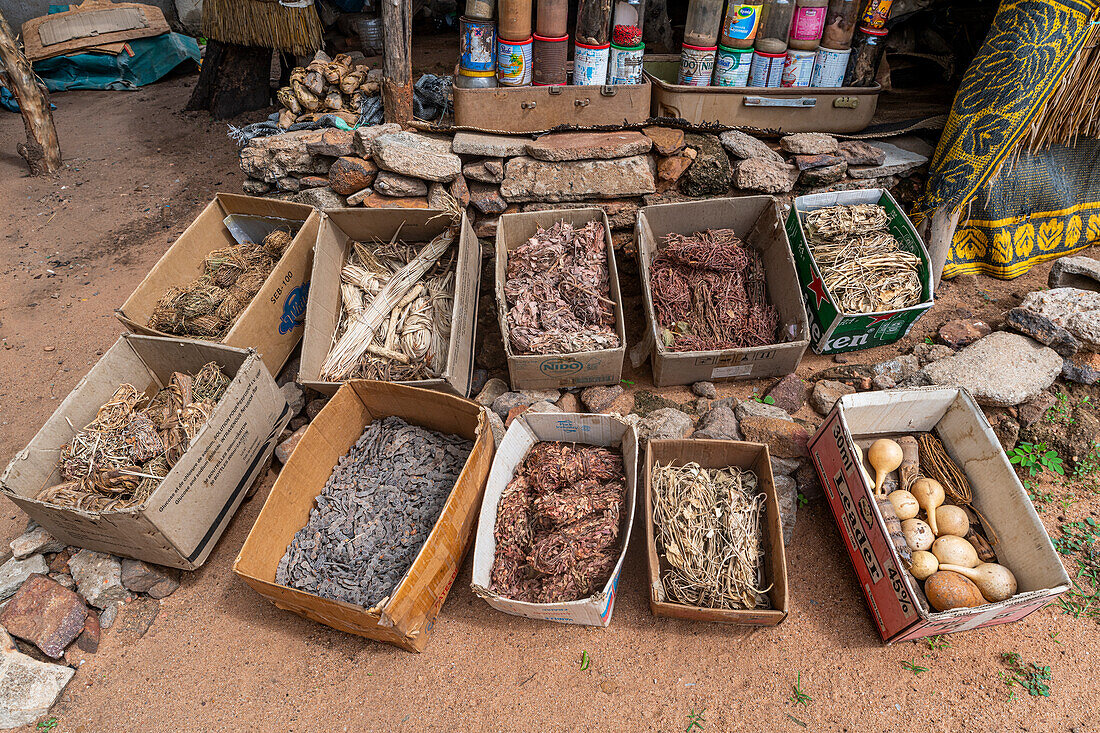 Einheimische Wurzeln und Blätter, Markt für traditionelle Medizin, Garoua, Nordkamerun, Afrika