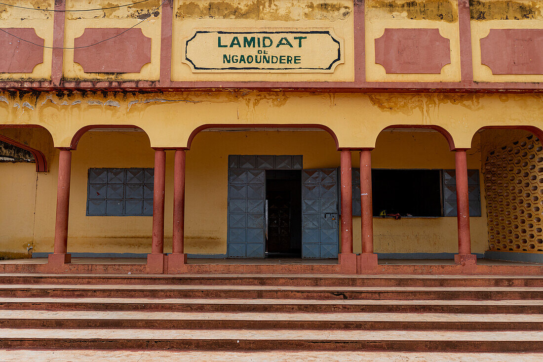 Eingang zum Lamido-Palast, Ngaoundere, Adamawa-Region, Nordkamerun, Afrika