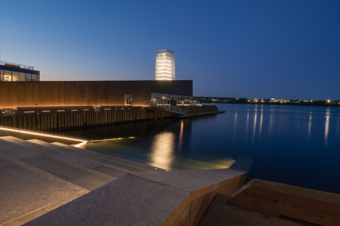 Tidal Beacon Kunstinstallation, Queens Marque, Downtown Halifax Waterfront bei Sonnenuntergang, Halifax, Neuschottland, Kanada, Nordamerika