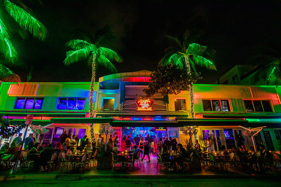 Miamis Straßen bei Nacht, Miami, Florida, Vereinigte Staaten von Amerika, Nordamerika