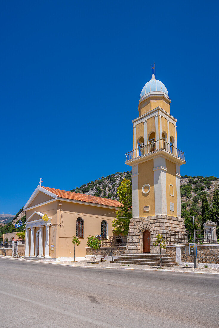 Blick auf die griechisch-orthodoxe Kirche bei Argostoli, Hauptstadt von Kefalonia, Kefalonia, Ionische Inseln, Griechische Inseln, Griechenland, Europa