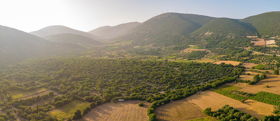 Luftaufnahme von Landschaft und Hügeln bei Chaliotata, Kefalonia, Ionische Inseln, Griechische Inseln, Griechenland, Europa