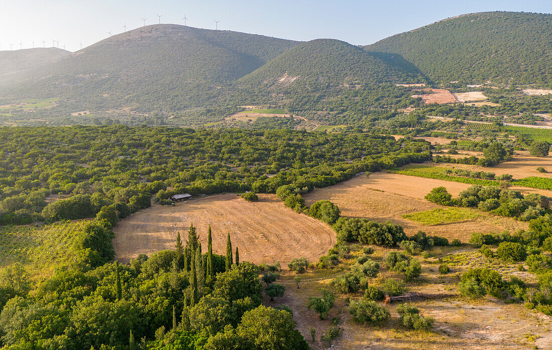 Luftaufnahme von Landschaft und Hügeln bei Chaliotata, Kefalonia, Ionische Inseln, Griechische Inseln, Griechenland, Europa