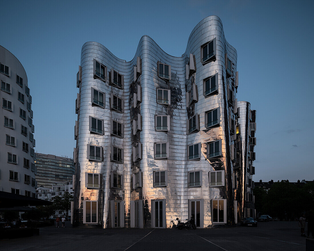 Gehry Bauten, Architektin Zaha Hadid, Medienhafen, Düsseldorf, Nordrhein-Westfalen, Deutschland, Europa
