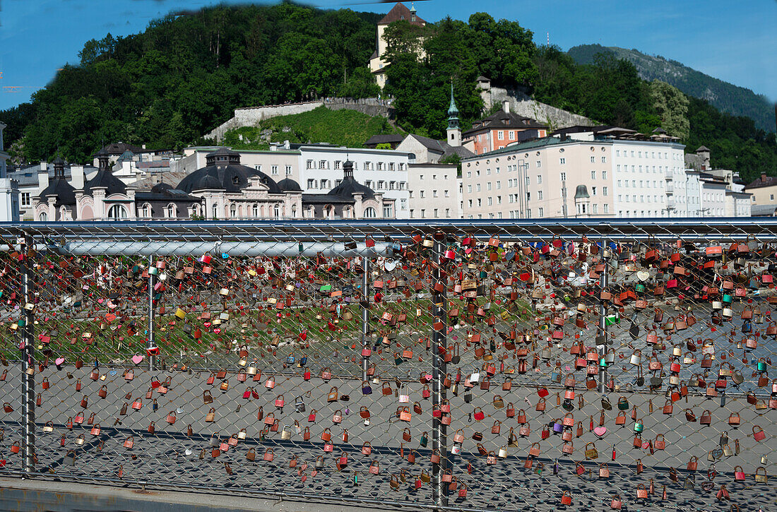 Vorhängeschlösser an der Brücke, Salzburg, Österreich, Europa