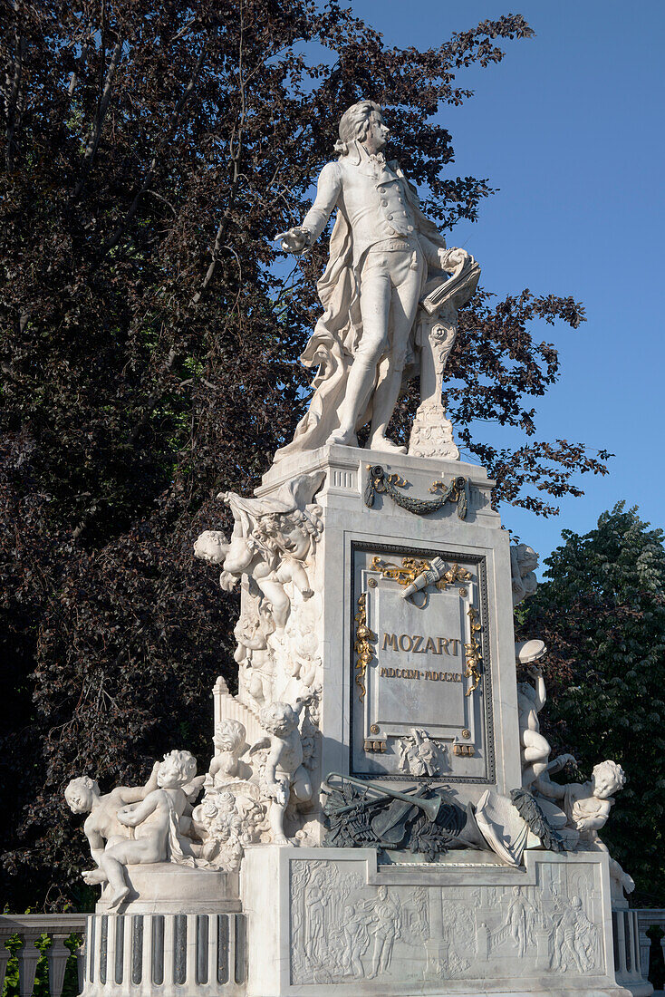 Mozart Denkmal (Mozart Statue), Buggarten, Vienna, Austria, Europe\n