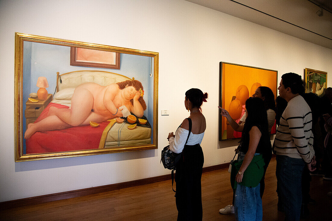 Colombians gather at Bogota's Museo Botero during the day of his death at age of 91, on September 15, 2023. Fernando Botero known for his oversized paintings died in Monaco after suffering from pneumonia.\n