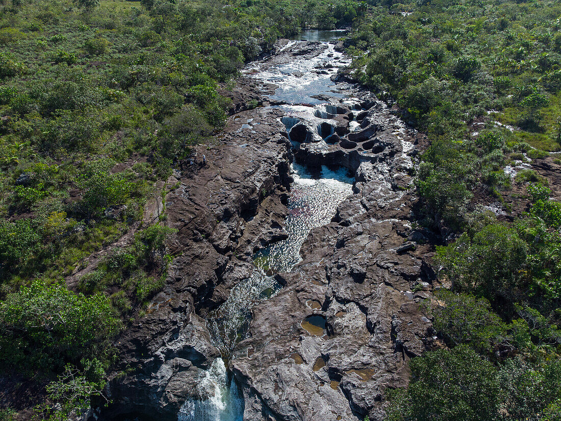 Der Caño Cristales, auch bekannt als Fluss der fünf Farben, ist ein kolumbianischer Fluss in der Serranía de la Macarena, einer isolierten Bergkette im Departement Meta, Kolumbien.