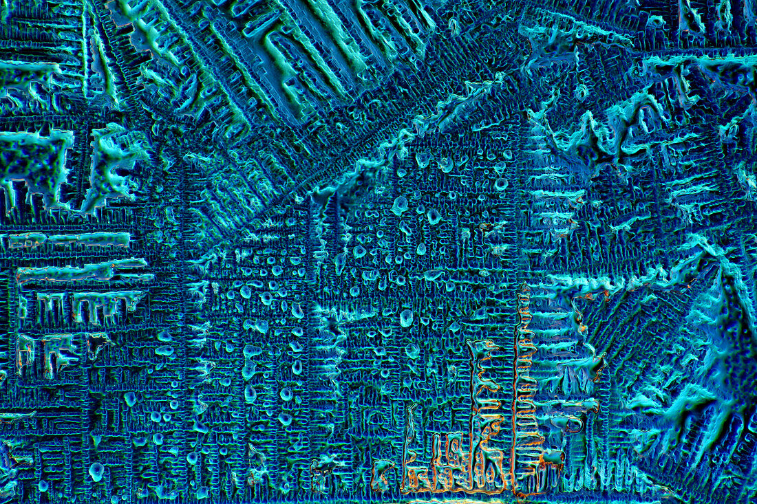 The image presents crystallized soy sauce, photographed through the microscope in polarized light at a magnification of 100X\n