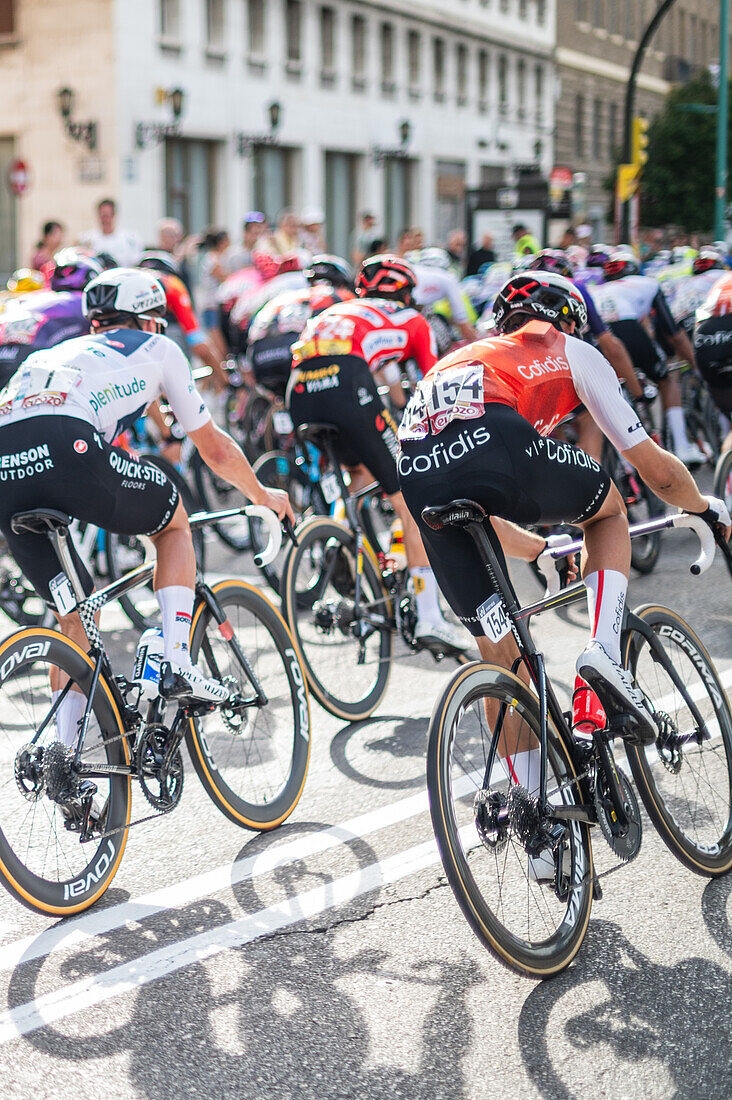 Die 12. Etappe der Vuelta a España, eines der wichtigsten Radrennen im internationalen Kalender, erreicht Zaragoza, Aragon, Spanien, am 7. September 2023
