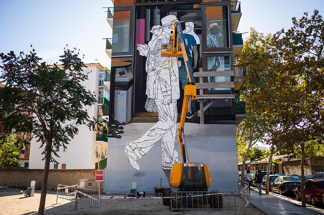 French artist Taroe working at Asalto International Urban Art Festival in Zaragoza, Spain\n