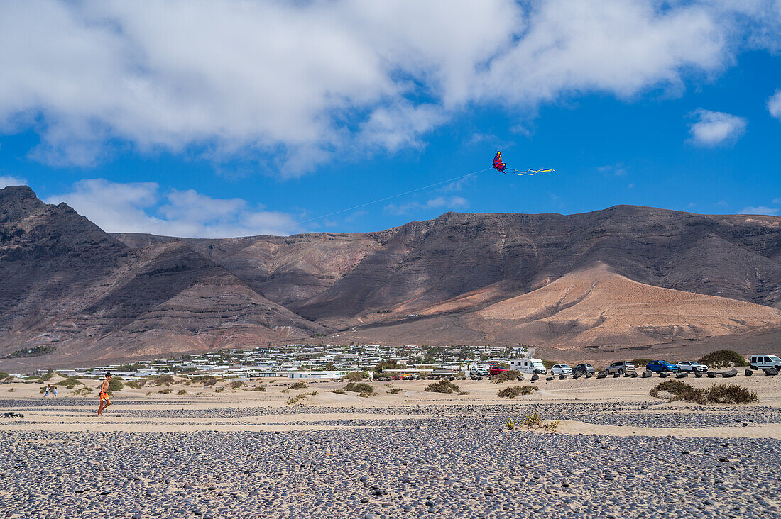 Famara beach (Playa de Famara), 6km golden sand beach located within the Natural Park of the Chinijo Archipelago, between the fishing village of La Caleta de Famara and the base of the impressive cliffs of Famara, Lanzarote, Canary Islands, Spain\n