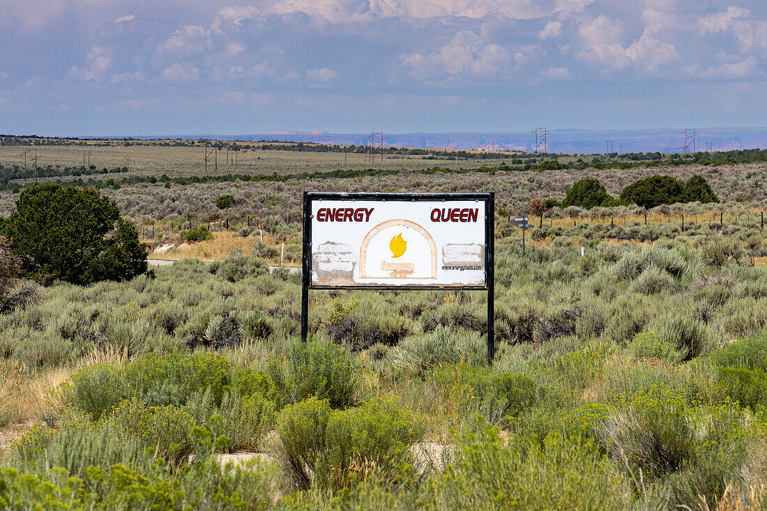 Schild für die Uranmine Energy Queen in der Nähe von La Sal, Utah, jetzt geschlossen.