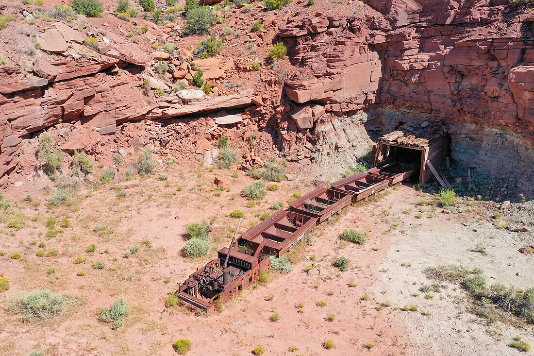 Erzabfälle im Stollen der stillgelegten Mi Vida Mine im Steen Canyon bei La Sal, Utah. Der Ort des ersten großen Uranabbaus in den USA.