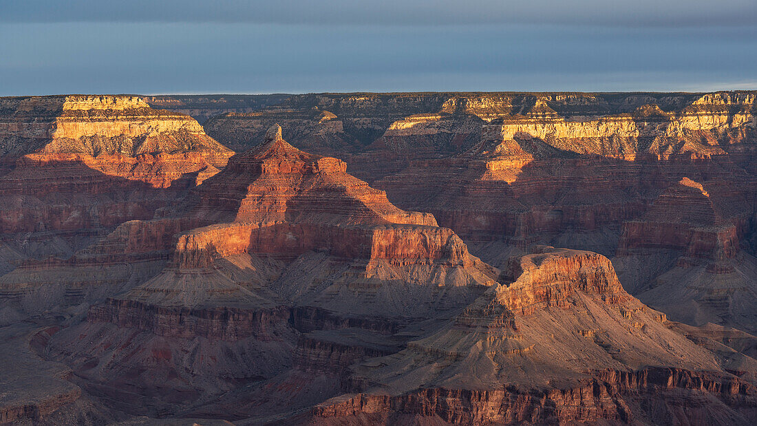 USA, Arizona, Grand Canyon National Park, South Rim, Aerial view of south rim of Grand Canyon at sunset\n