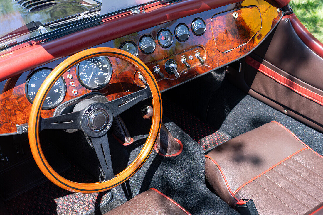 Cockpit eines Morgan Plus 8 Sportwagens von 1991 bei einer Autoshow in Moab, Utah.