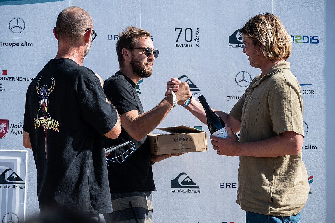 Quiksilver Festival in Capbreton, Hossegor und Seignosse mit 20 der besten Surfer der Welt, die von Jeremy Flores handverlesen wurden, um im Südwesten Frankreichs gegeneinander anzutreten.